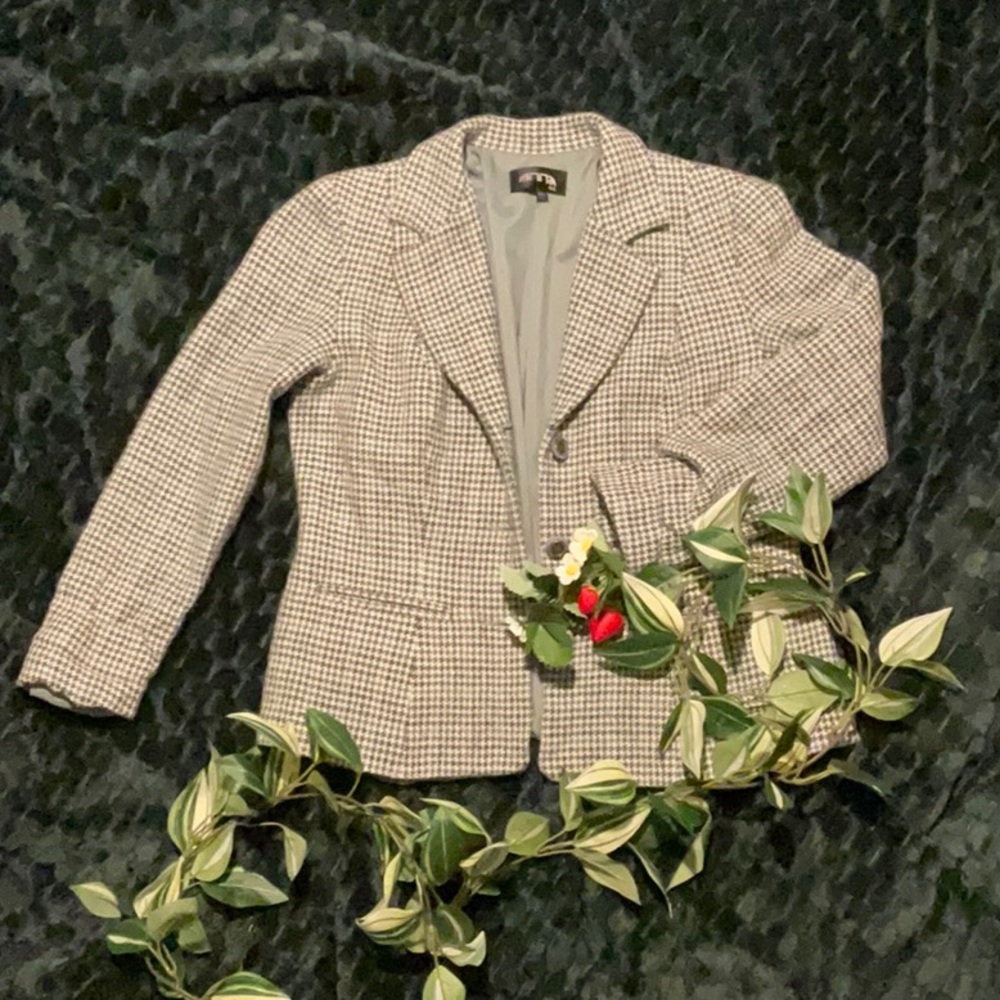 Stunning 100% Wool Houndstooth Blazer